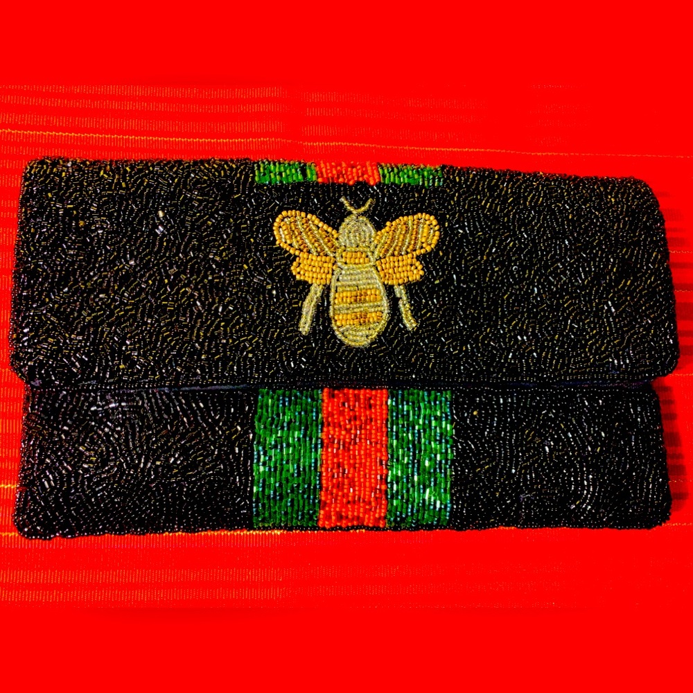 NWT Fully Beaded Clutch.  Amazing Details and  Colors.  BEE 🐝 Motif 🛍🤩🎁🚛